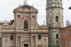 Facciata su piazza S. Prospero.