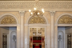 Particolare dell'atrio e delle porte.